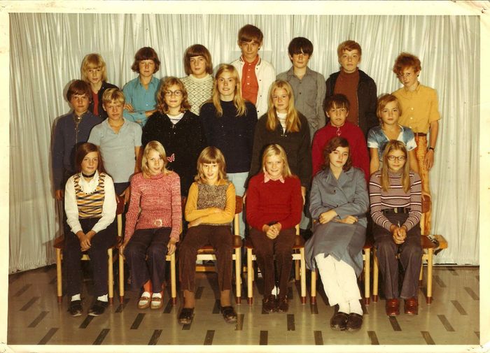 årg 1964. Maj-Britt Hansen har sendt os foto hun startede i klassen i 1965.